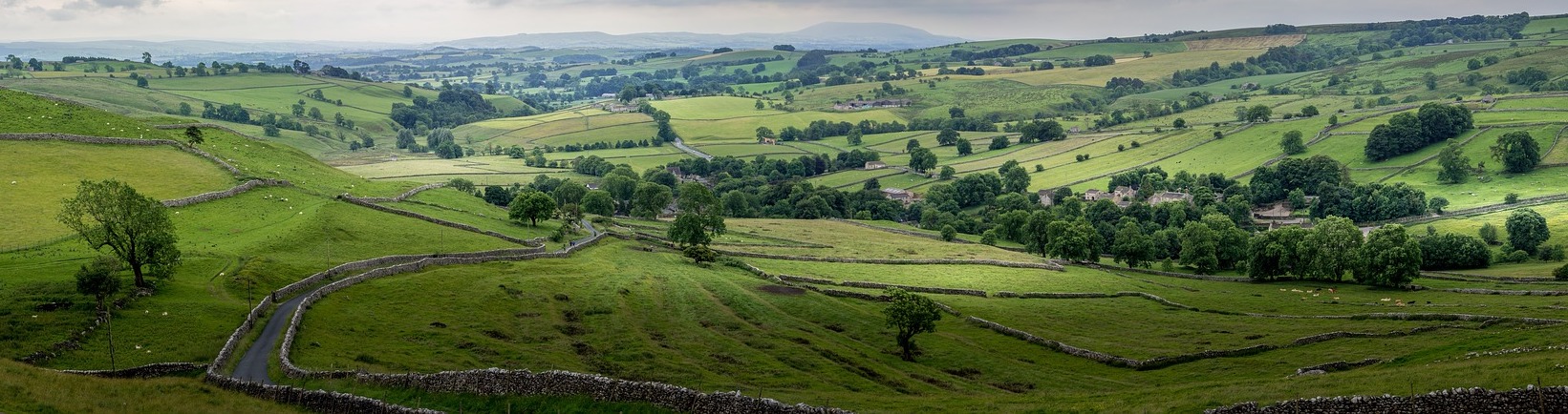 malham-2877845_1920